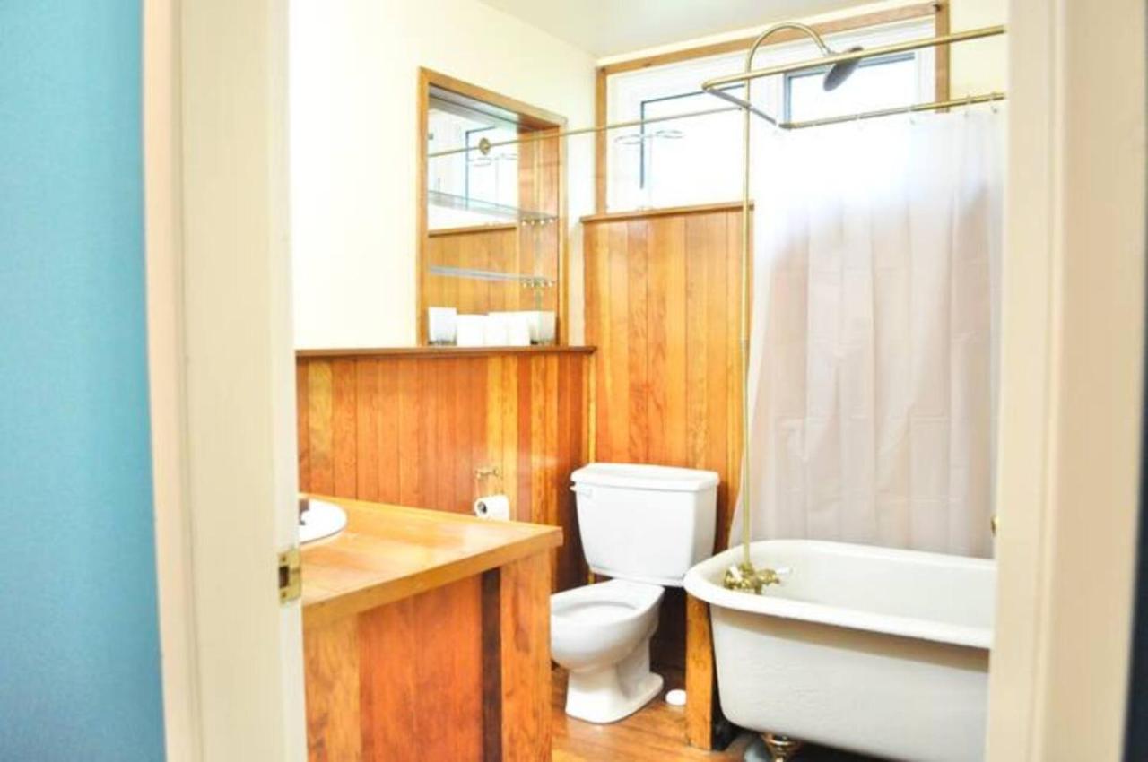 Cozy 1 Bd Suite Centrally Located North Vancouver Buitenkant foto
