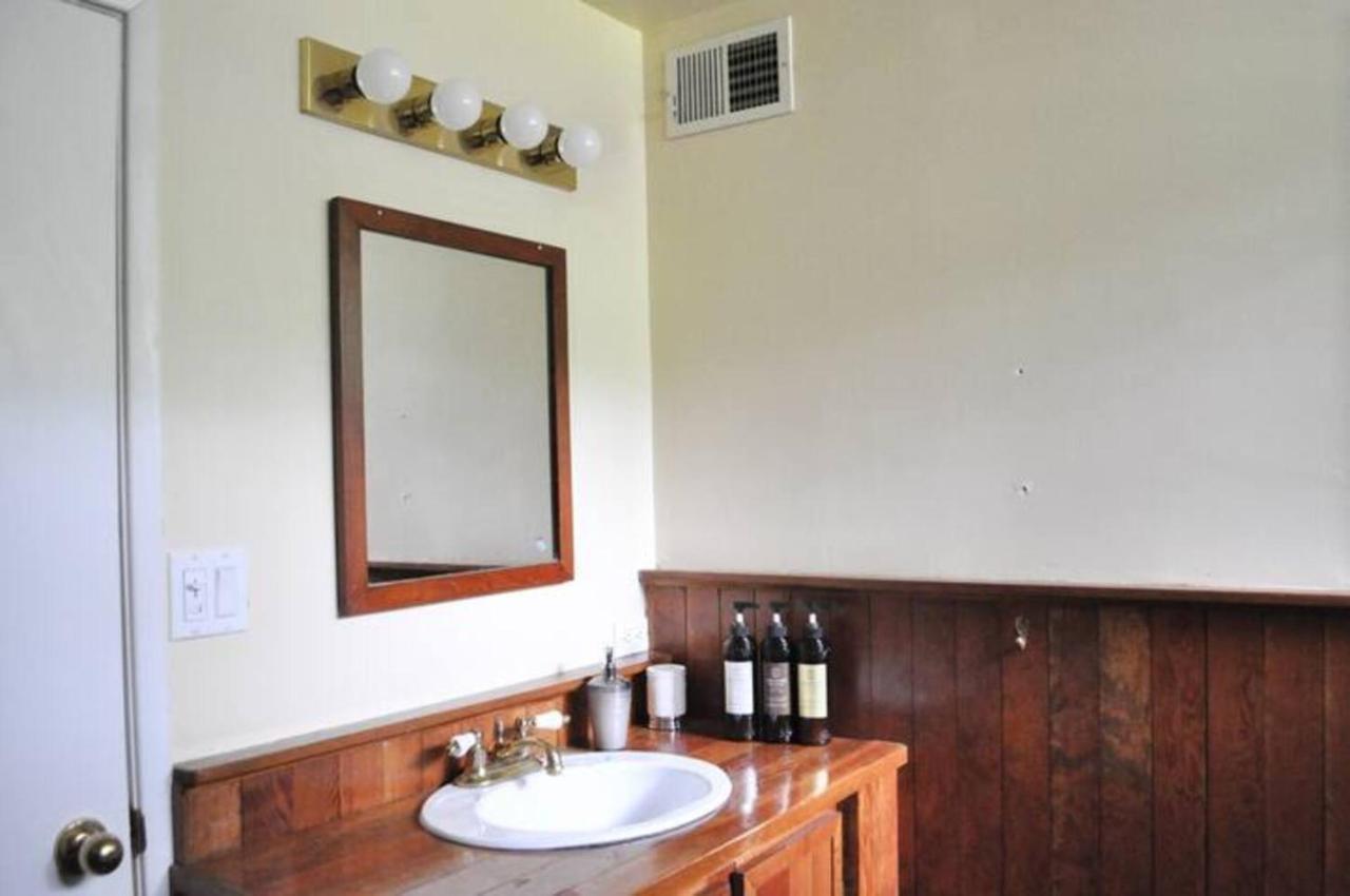 Cozy 1 Bd Suite Centrally Located North Vancouver Buitenkant foto